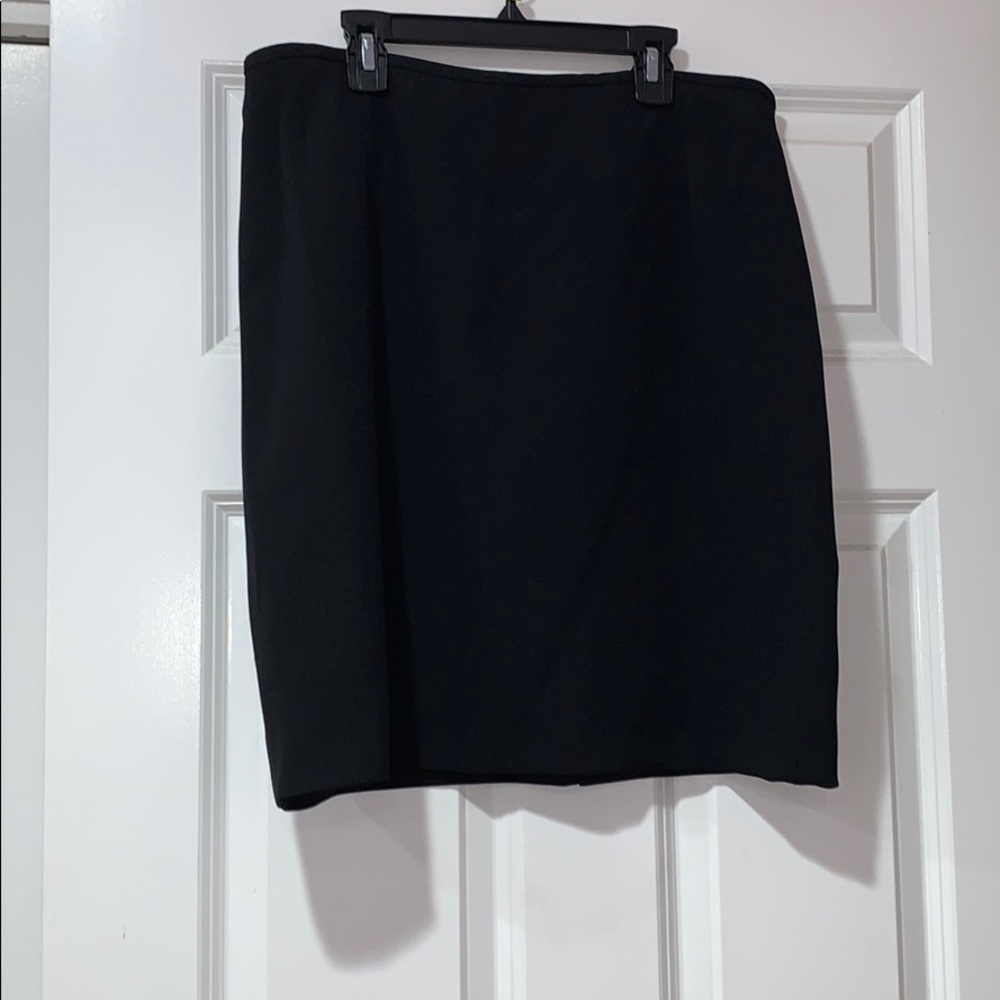 🖤Black skirt - Picture 1 of 3